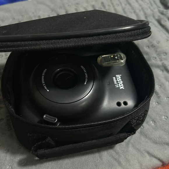 Instax mini 11 camera + fujifilm refill - Picture 4 of 5